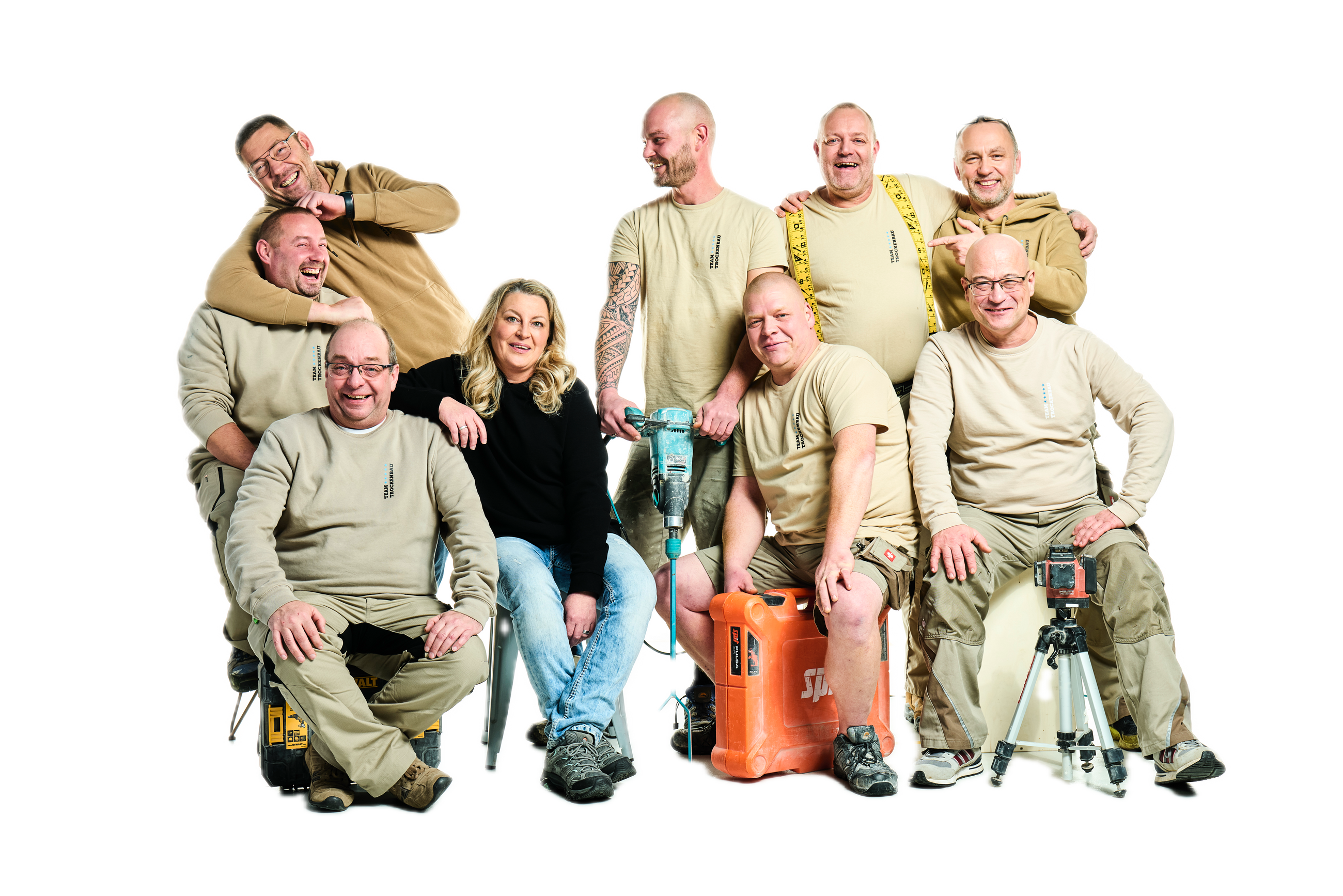 Das vollständige Team von Trockenbau Völlmert – alle Personen von Kopf bis Fuß sichtbar
