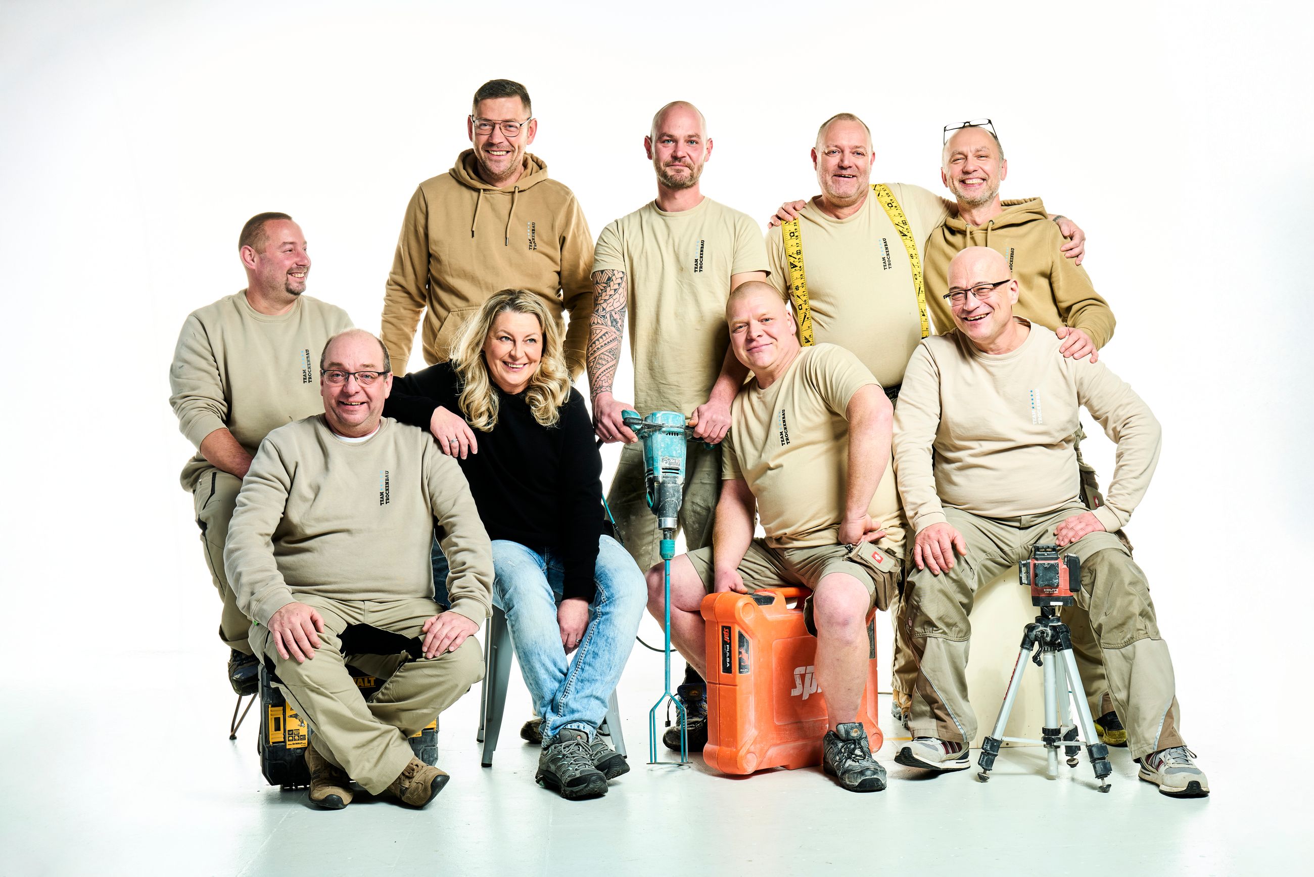 Originales Teamfoto, alle Mitarbeiter vollständig sichtbar